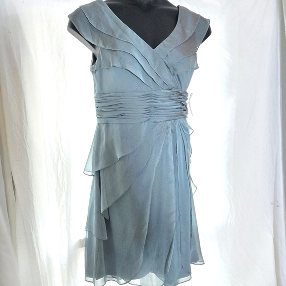 Liliana Dresses & Skirts - Ruffled Iridescent Blue/green Party Dress NWT